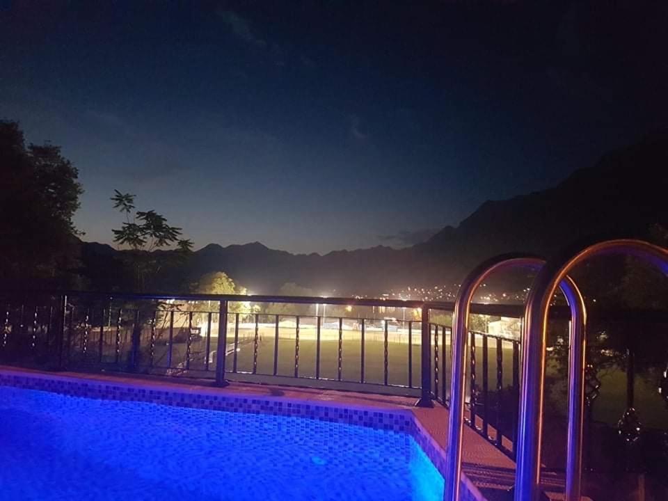 Sunshine Apartment With Private Pool And Parking Kotor Zewnętrze zdjęcie