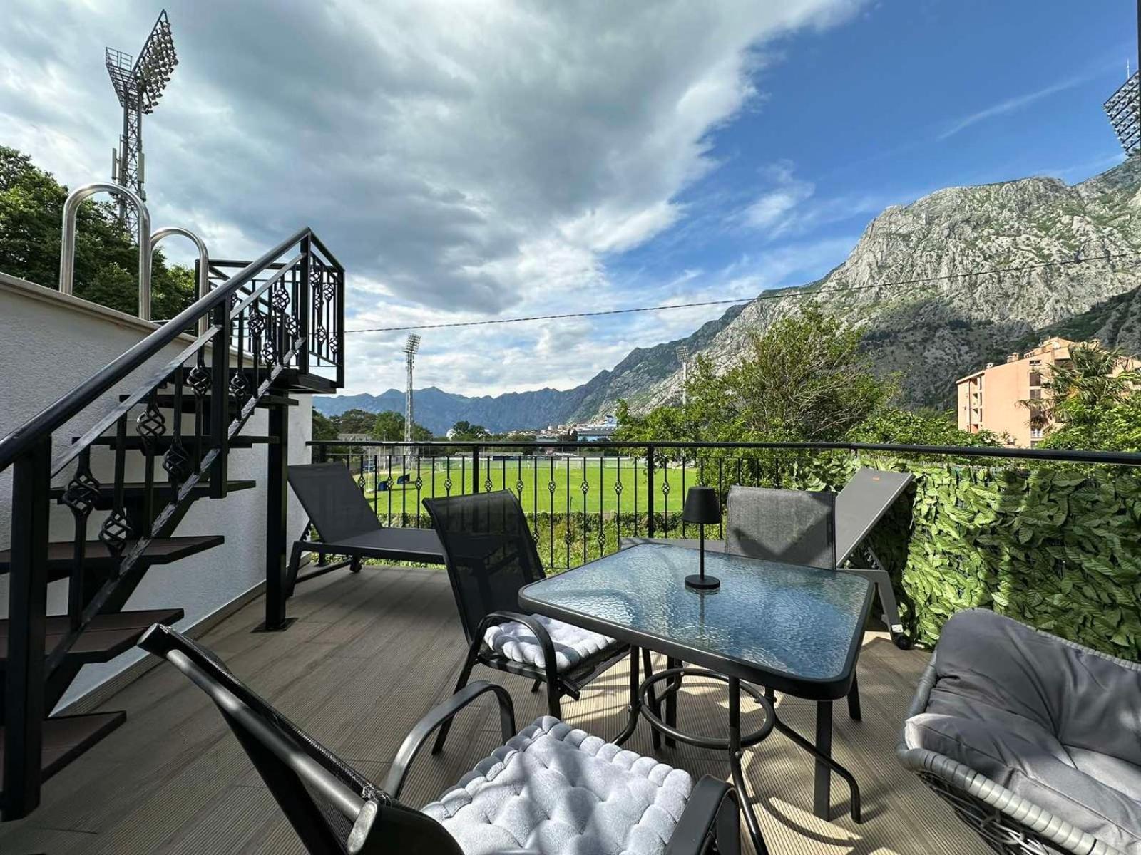 Sunshine Apartment With Private Pool And Parking Kotor Zewnętrze zdjęcie